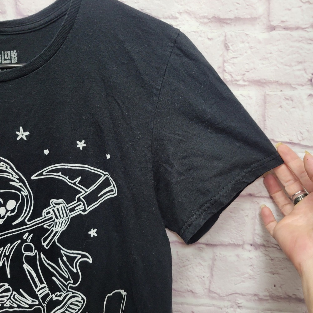 Alab Skater Tshirt Size L Grim Reaper Skateboarding At Night Streetwear Skeleton - Picture 3 of 8